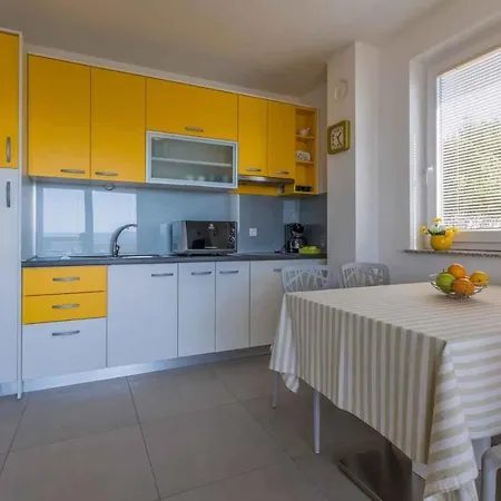 In Crikvenica 14043 Apartment *