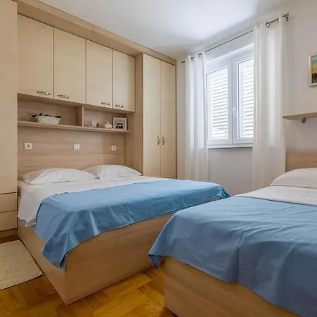 In Crikvenica 14043 Apartment *