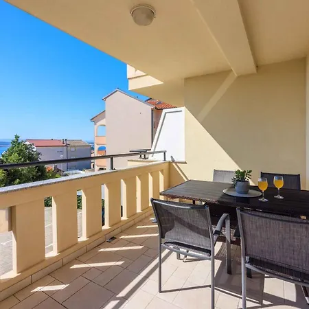In Crikvenica 14043 Apartment